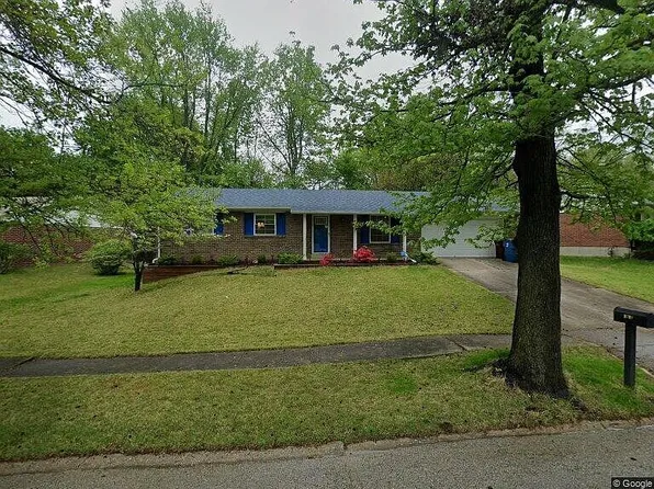 6758 English Oak Dr, Hazelwood, MO 63042