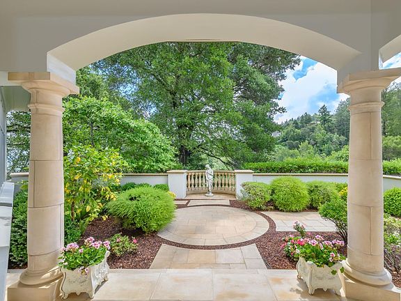 3rd image of 2 Woodland Place