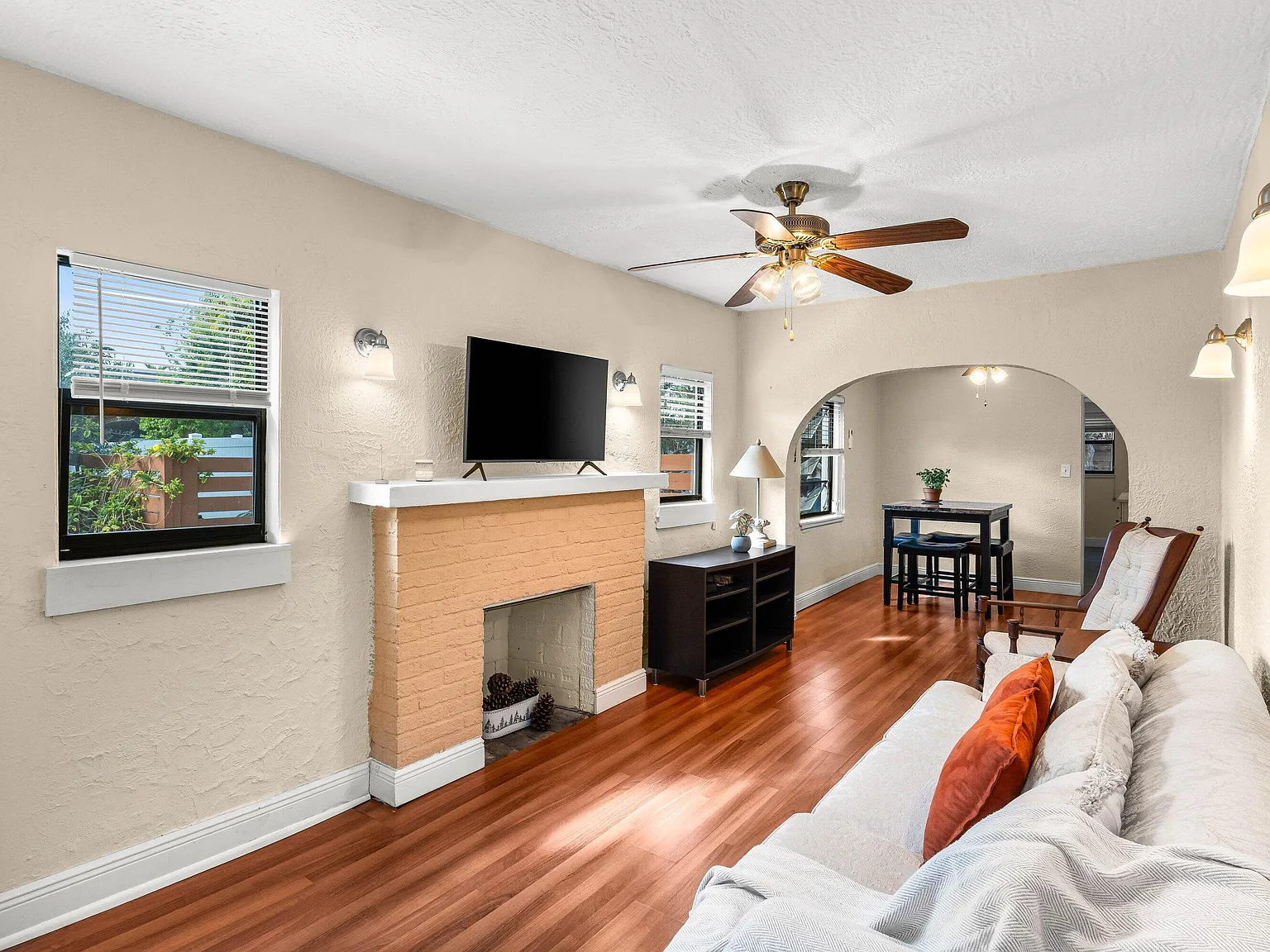 2 bed, 1.0 bath, 1008 sqft, $2,850 — Photo 3