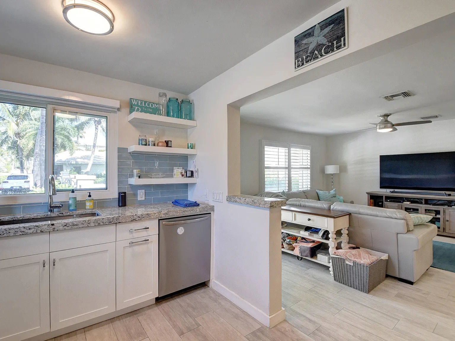 2 bed, 2.0 bath, 889 sqft, $8,500 — Photo 3