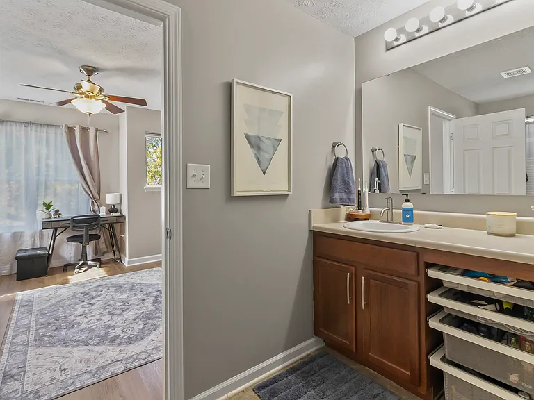 2410 N College Ave — Photo 32