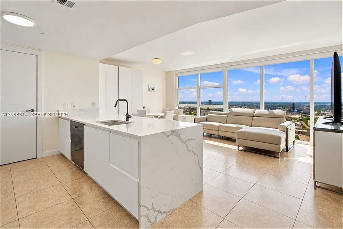 Beach Club Two Condo — Photo 4