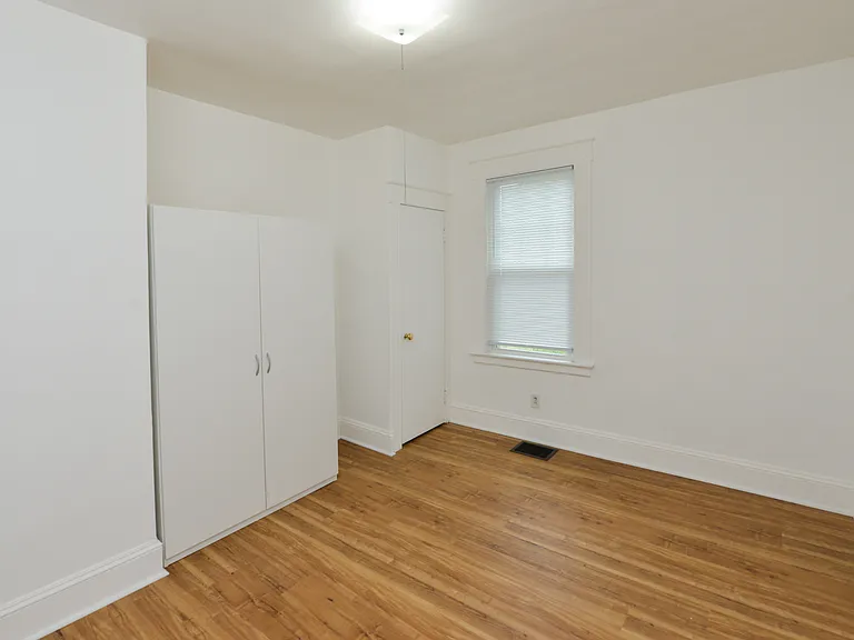 390 Clinton St — Photo 18
