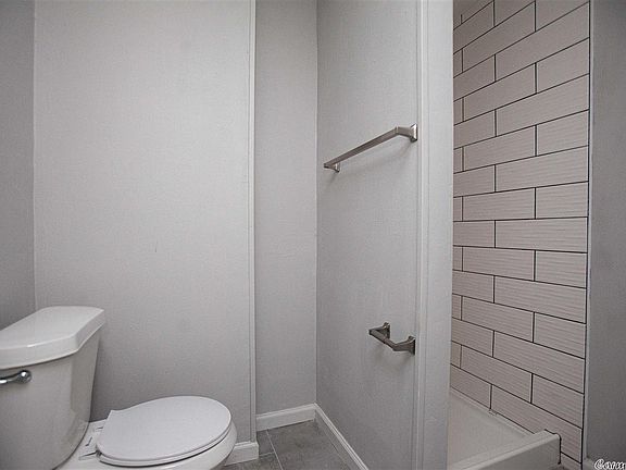 5th image of 406 Healy St