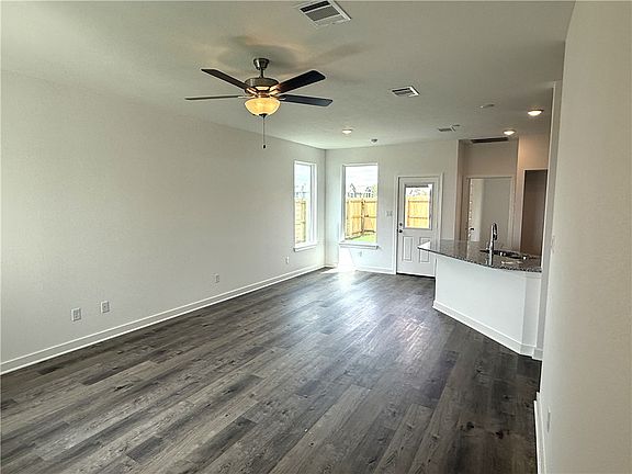 3rd image of 1918 McArthur Ave