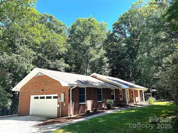 341 S Rugby Rd, Hendersonville, NC 28791