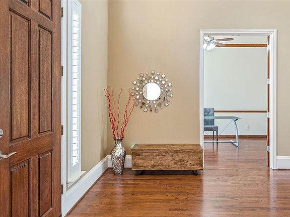 3rd image of 705 Lakehurst Ct