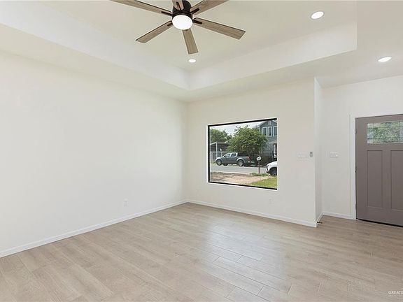 2nd image of 818 E Chapa Ave