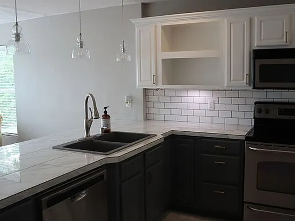 37 Wood River Rd, Lake Ozark, MO 65049