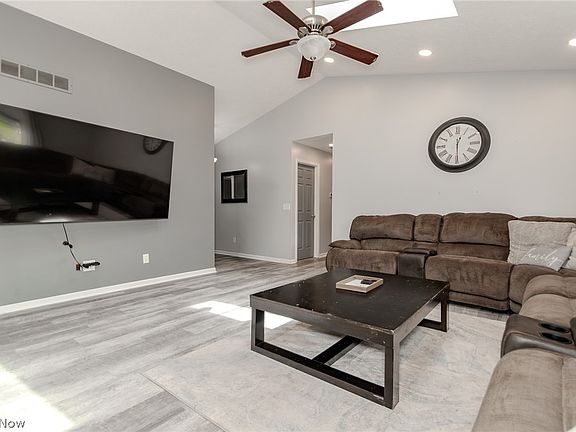 5th image of 1230 Dartmouth Dr