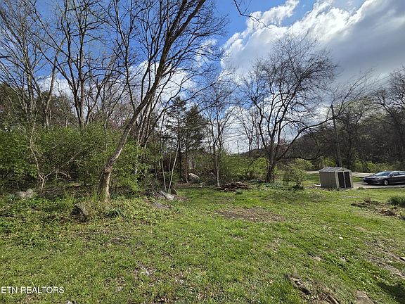5th image of 8313 Thorn Grove Pike