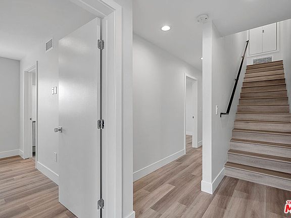 4th image of 14804 1/2 Vanowen St