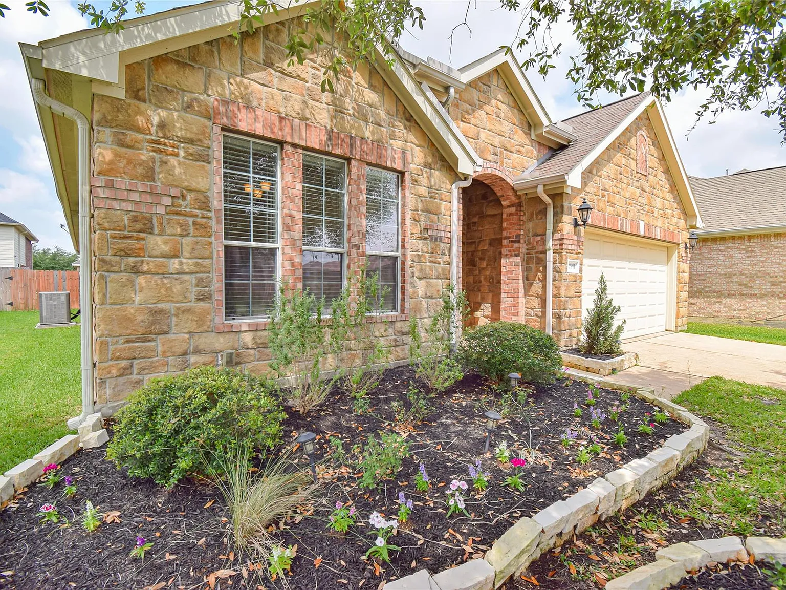 3 bed, 2.0 bath, 1840 sqft, $2,150 — Photo 4