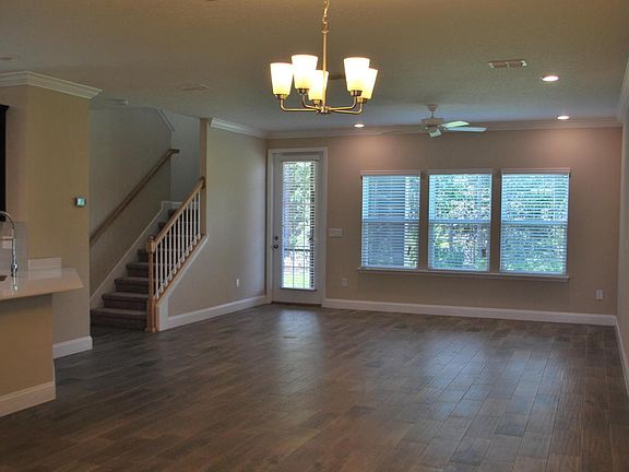 5th image of 60 Silver Creek Pl