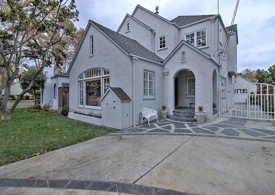 1st image of 1072 Warren Ave