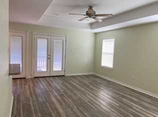 732 S Magnolia St, Rockport, TX 78382