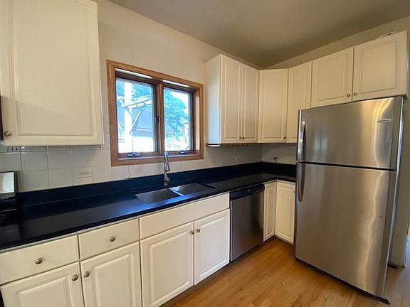 3rd image of 1315 N Wolcott Ave #2