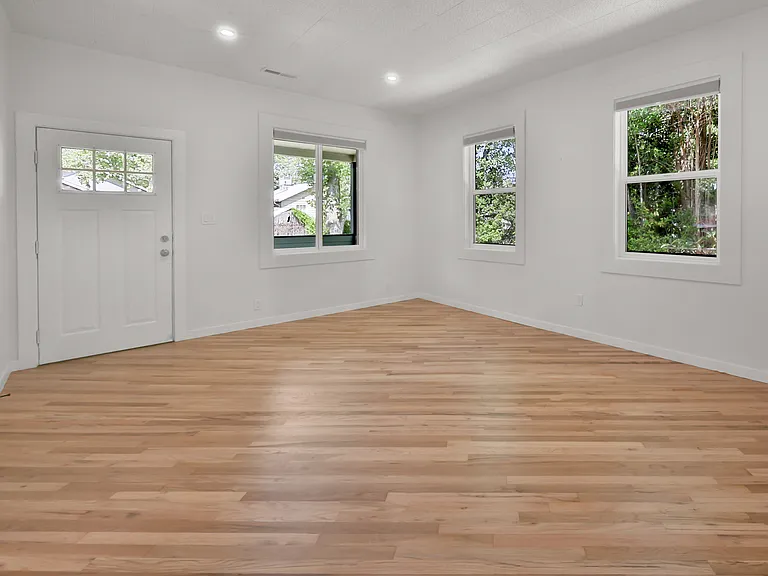 207 D St — Photo 11