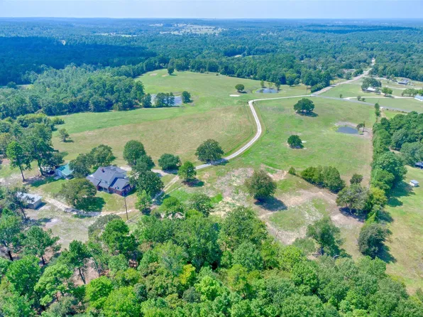 2 Highland Dr, Huntsville, TX 77320