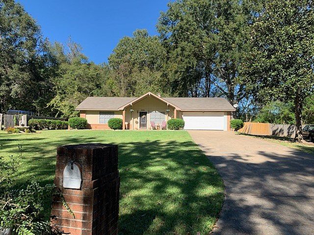 1st image of 4924 Oak Creek Dr