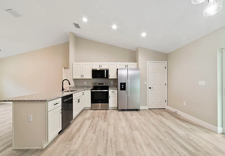 8949 N Cortlandt Dr — Photo 3