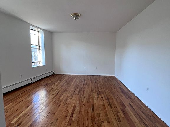 2nd image of 1365 Sheridan Ave
