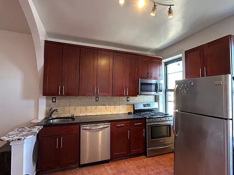 91 E 208th St #5B — Photo 1