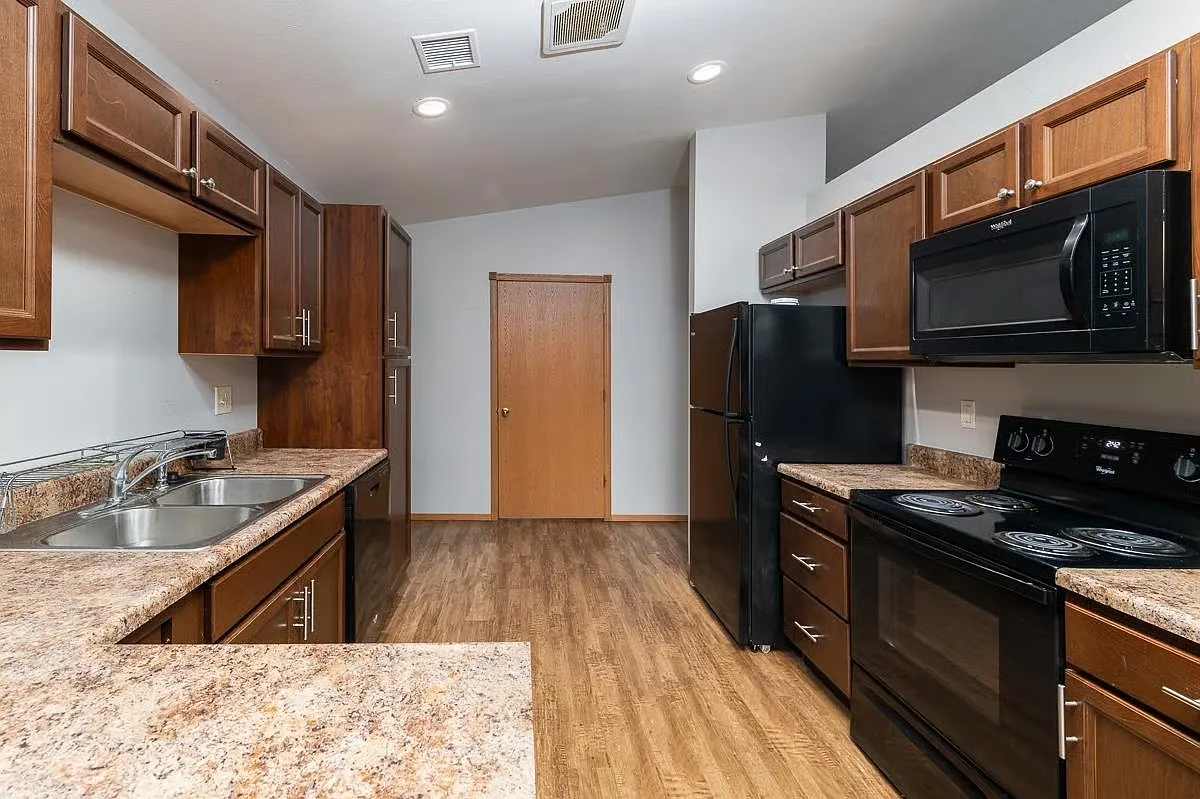 3 bed, 1500 sqft, $1,300 — Photo 4