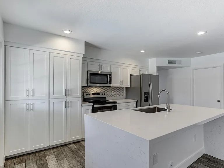 2500 E Hermosa Dr — Photo 10