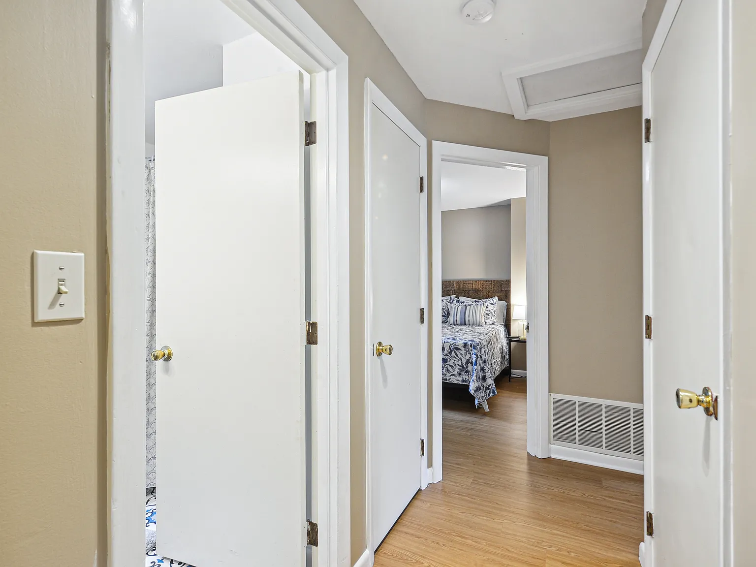 17 Clara Ln — Photo 2