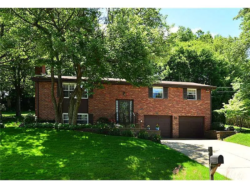 475 Huron Ave photo 1
