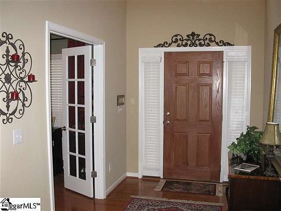 3rd image of 19 Echo Valley Dr