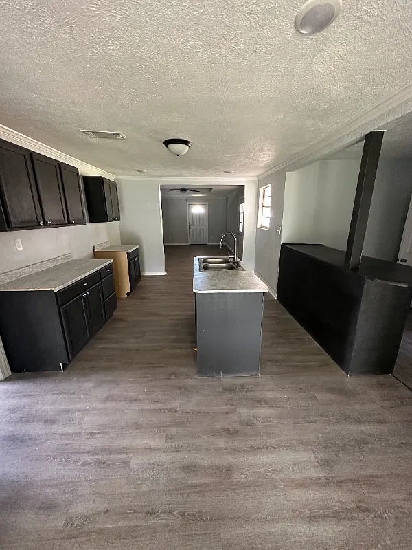 3 bed, 2100 sqft, $1,850 — Photo 4