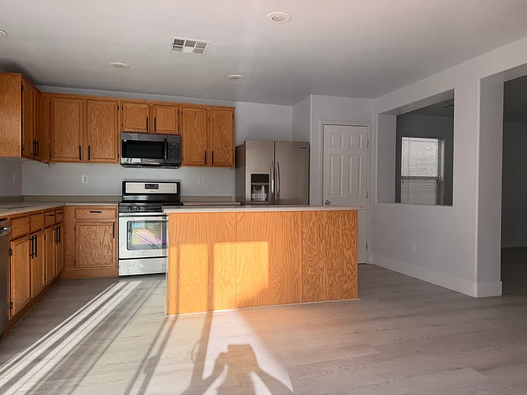 92 Peachtree Hill Ave — Photo 11