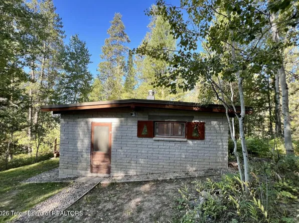 415 Forest Rd #21, Alpine, WY 83128