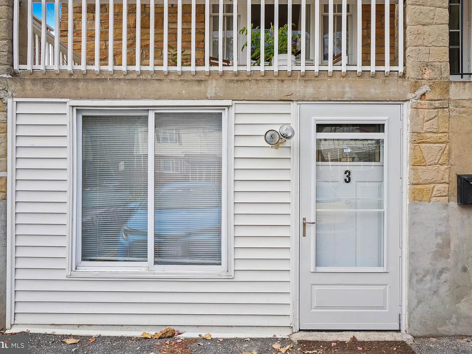 3 bed, 1.0 bath, 2816 sqft, $1,725 — Photo 2