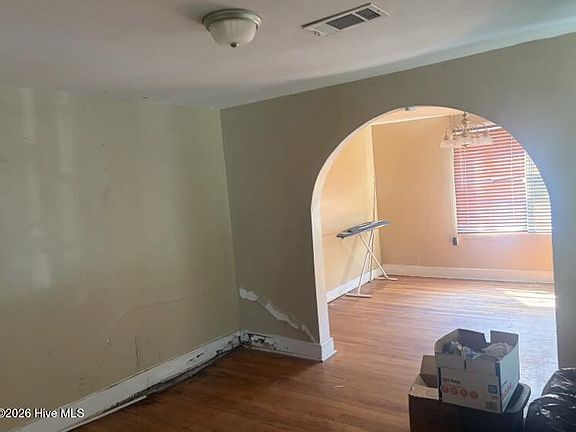 5th image of 125 Lee Street