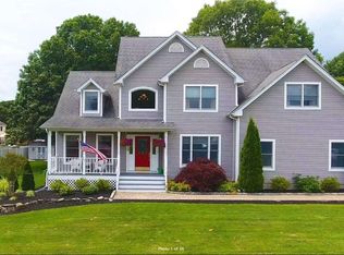 131 Fairway Dr, Wading River, NY 11792