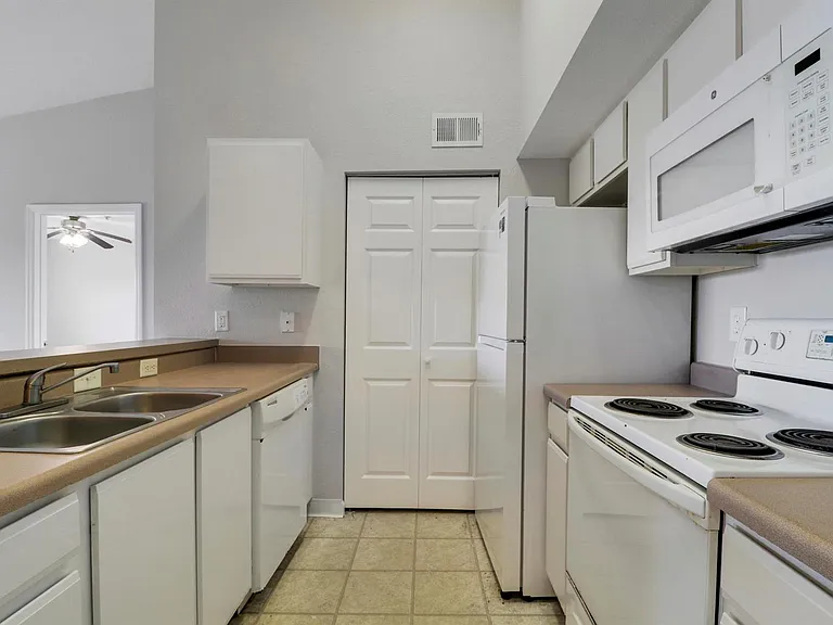141 SW Palm Dr #306 — Photo 23