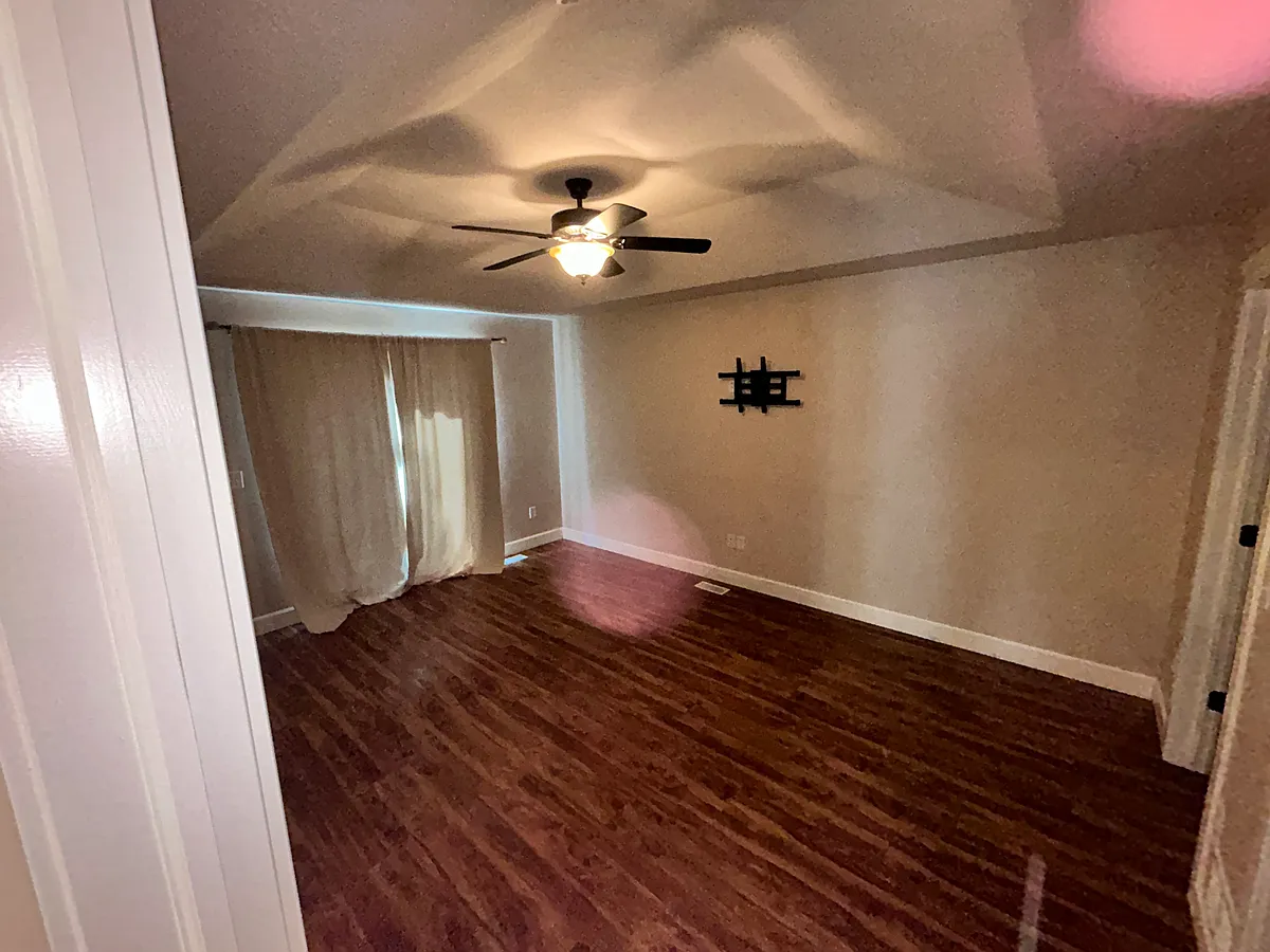 Building Photo - 1432 S Falcon Dr