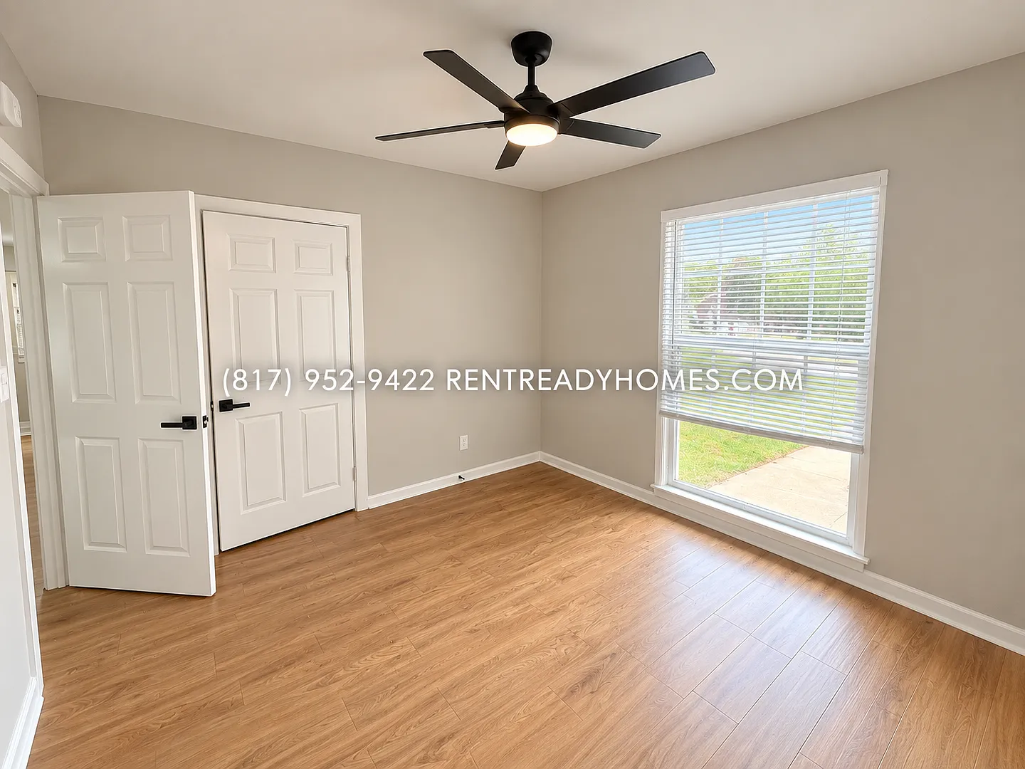 4805 Bratcher St - 3 Bedroom Home With Fenced Backyard In Fort Worth — Photo 3