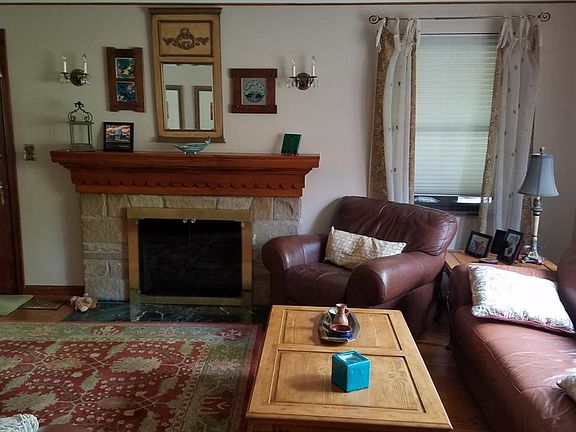 3rd image of 1561 Oak Knoll Dr