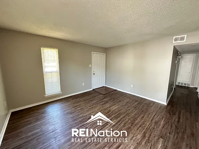 3 bed, 2.0 bath, 1124 sqft, $1,625 — Photo 2