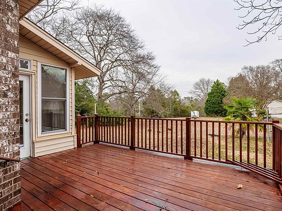 4th image of 122 Old Chapin Rd