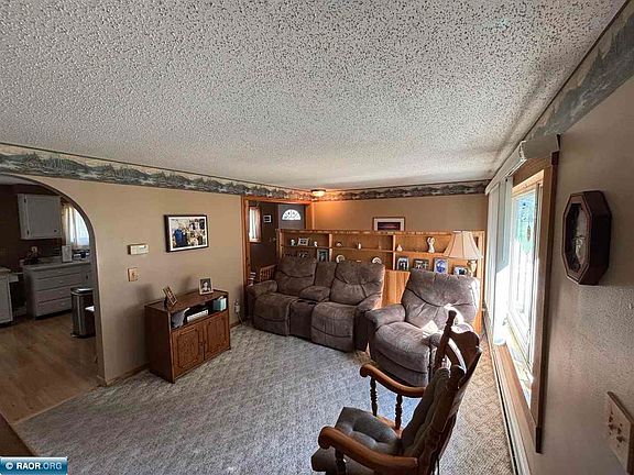 3rd image of 611 W 33rd St