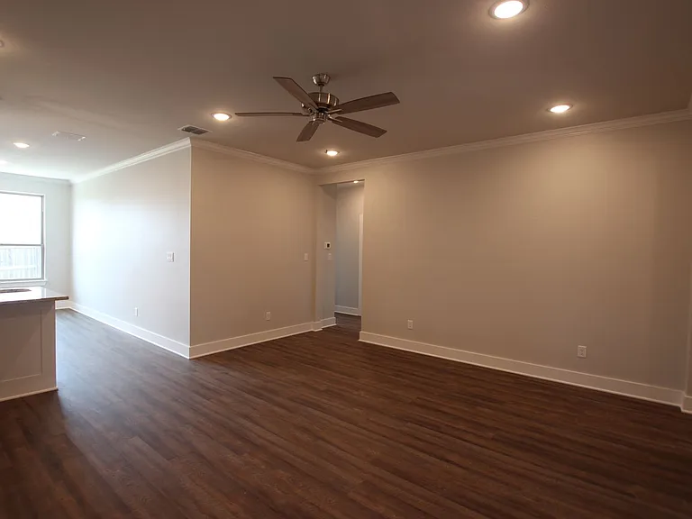 715 Freedom Way — Photo 10