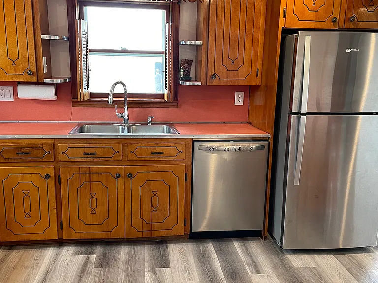 400 Lake Rd — Photo 5