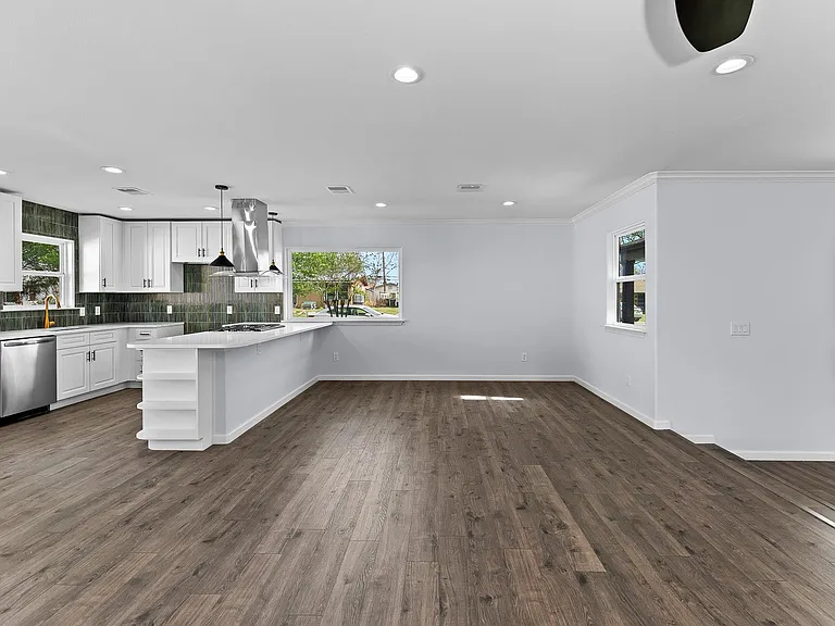 1307 Yorkshire Dr — Photo 12