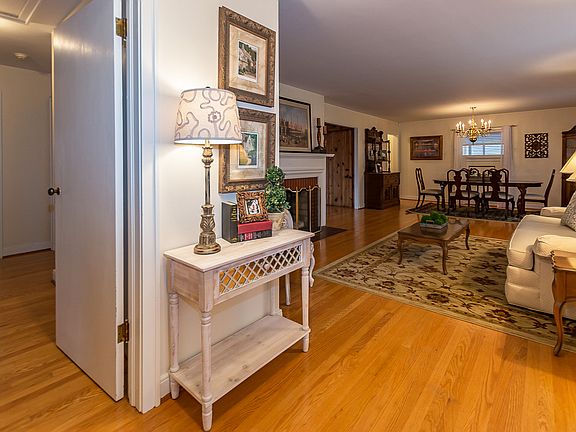 2nd image of 502 E 10th Ave