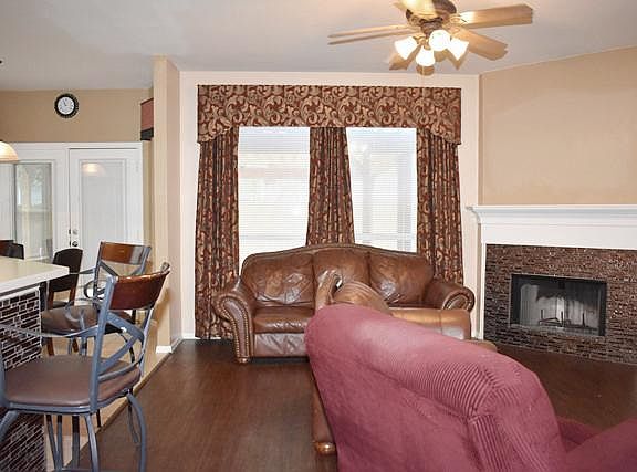 3rd image of 2816 Thorncreek Ln